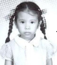 莫文蔚小时候照片,莫文蔚童年照片中的纯真瞬间