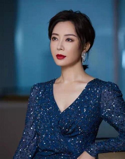 演员陈数生活照,优雅与率性的完美融合